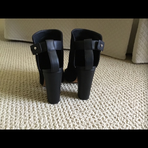 VINCE “ADDISON “ suede ankle booties size 7 US . - Picture 6 of 10